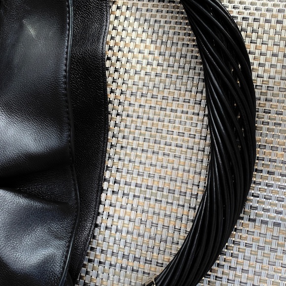 EXCELLENT CONDITION- Michael Kors Black Leather Hobo - Picture 5 of 13